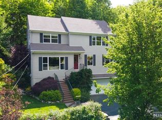 68 Upper High Crest Dr, West Milford, NJ