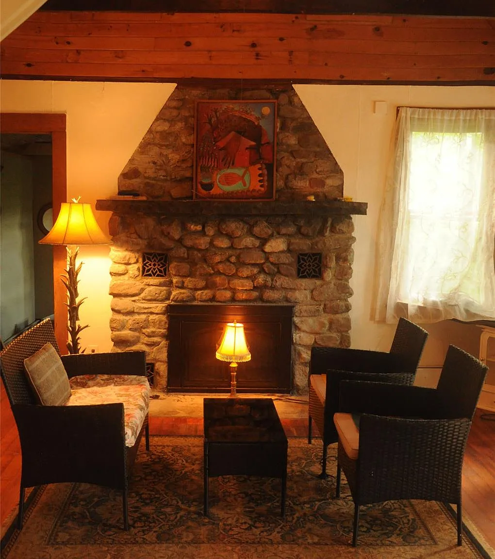 2 bed, 1.0 bath, 1008 sqft, $2,000 — Photo 4
