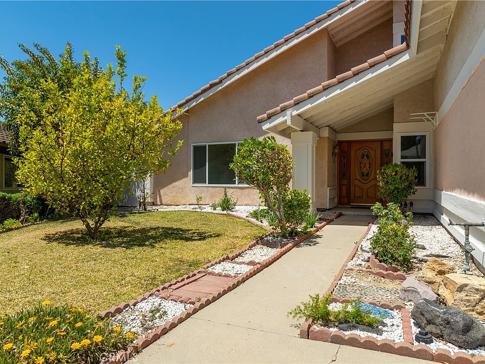 1st image of 986 Calle Primavera