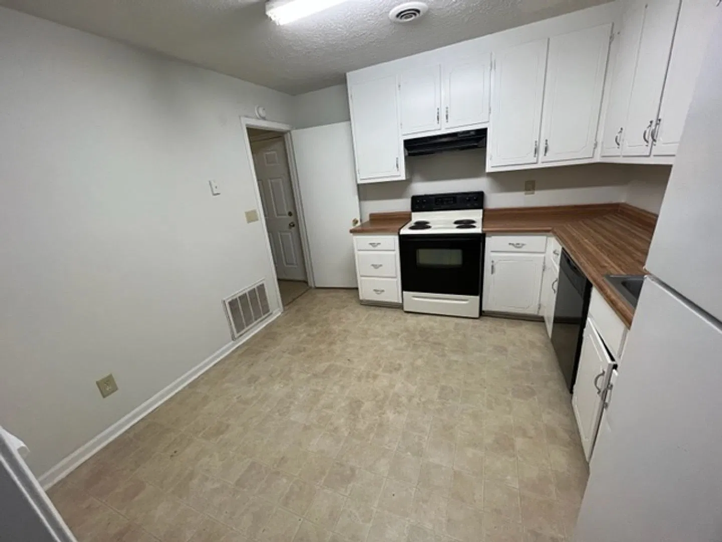 2 Bedroom 1 Bathroom Duplex in Oconee County! — Photo 3