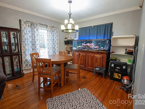 5th image of 208 N East End Ave