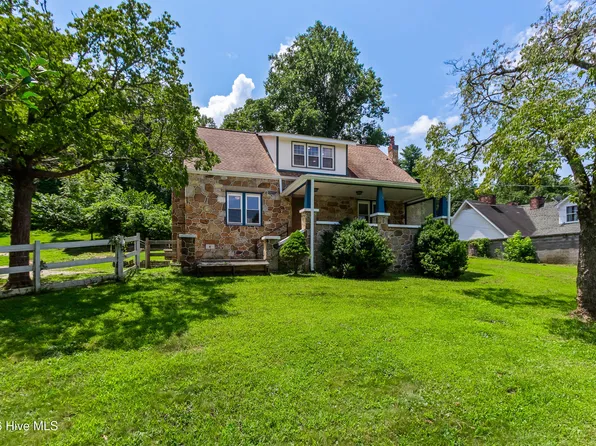 952 Hiwassee Street, Murphy, NC 28906