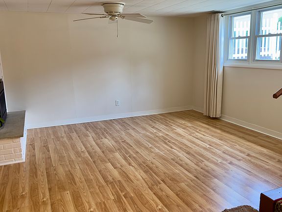 3rd image of 836 11th St SW #2