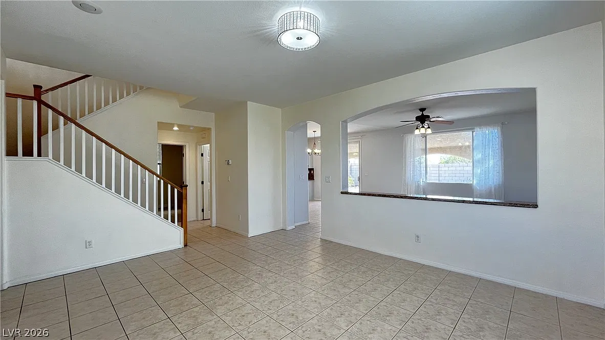 4 bed, 3.0 bath, 2437 sqft, $2,250 — Photo 3