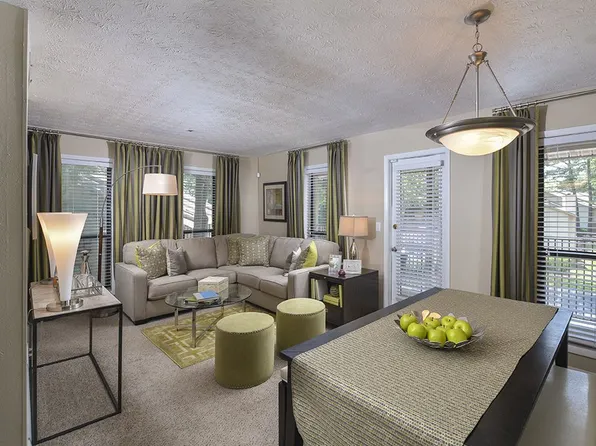 East Perimeter Pointe Apartments