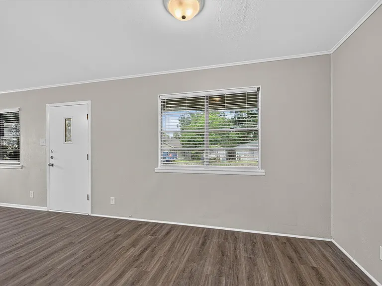 208 D St — Photo 9