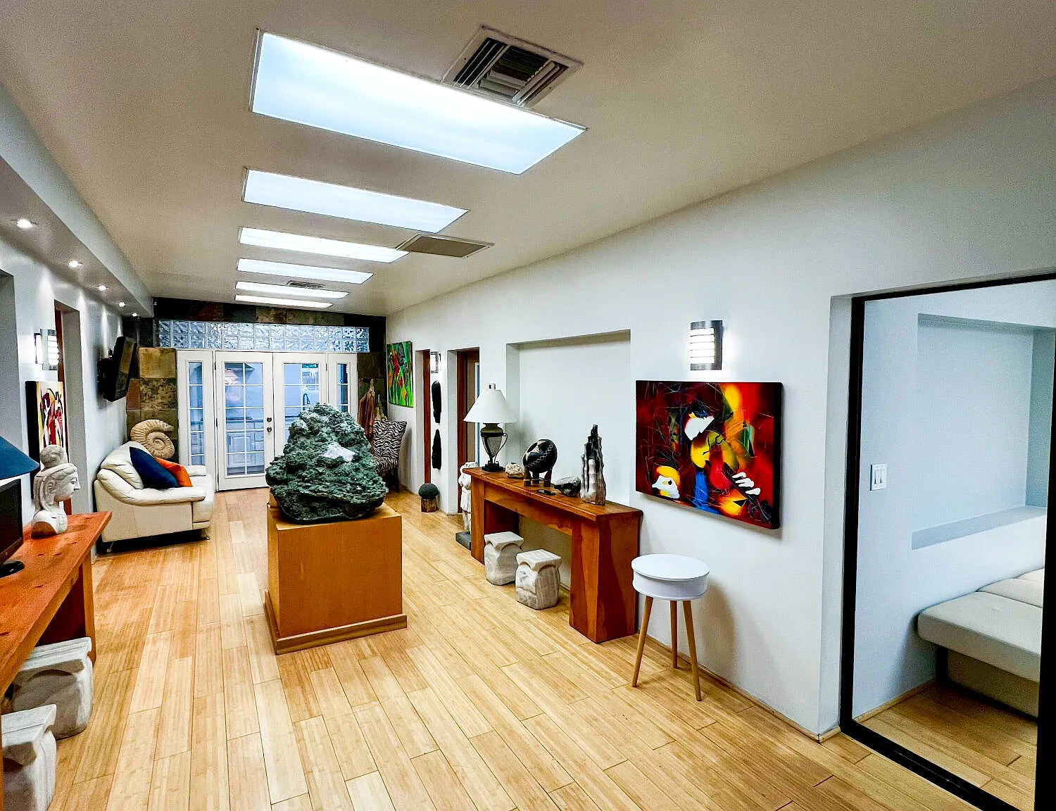 2 bed, 1.0 bath, $1,700 — Photo 4