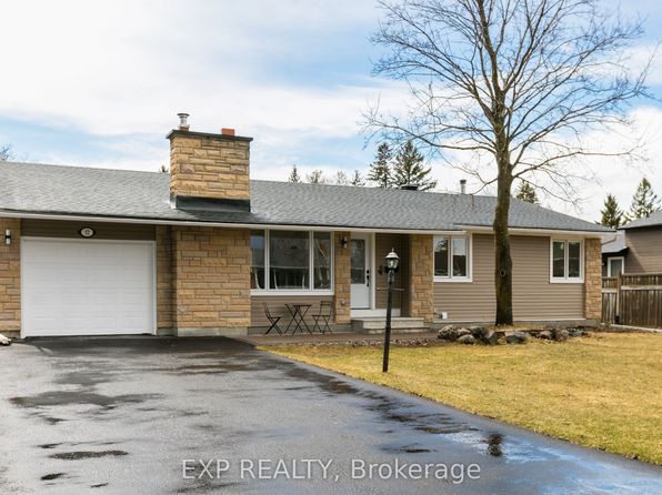 12 Barrhaven Cres, Ottawa, ON K2J 1E8