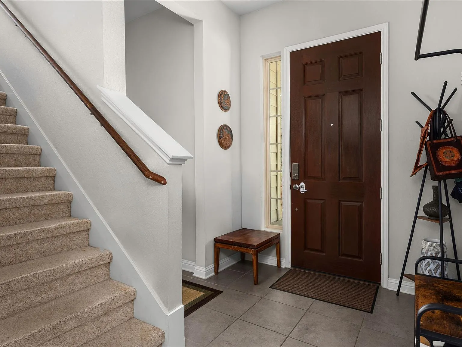 3 bed, 3.0 bath, 1991 sqft, $2,800 — Photo 2