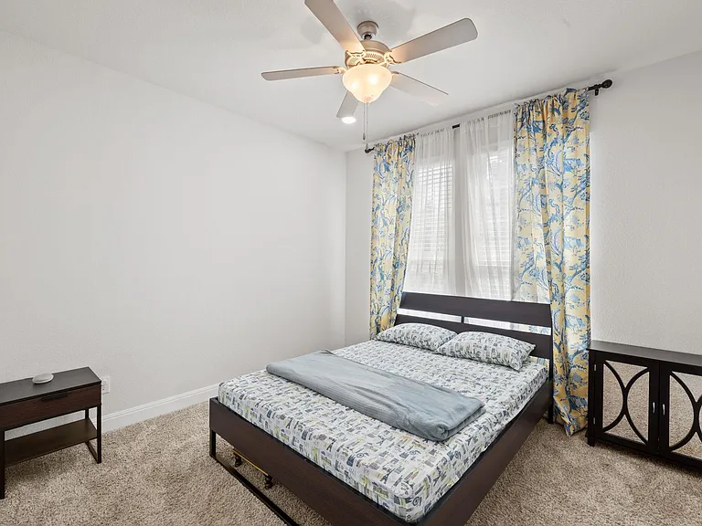 724 Pioneer Grv — Photo 25