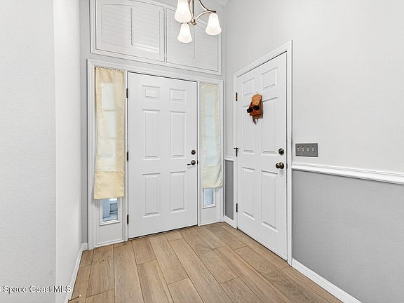 5th image of 445 Stonehenge Cir