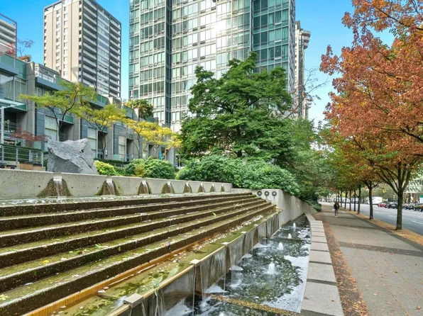 1288 Georgia St W #1005, Vancouver, BC V6E 4R3