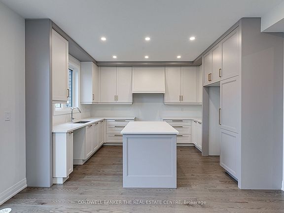 4th image of 549 New England Ct