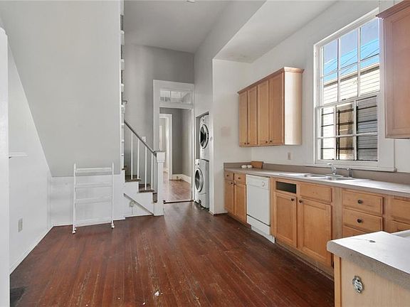 5th image of 426-28 Elmira Ave