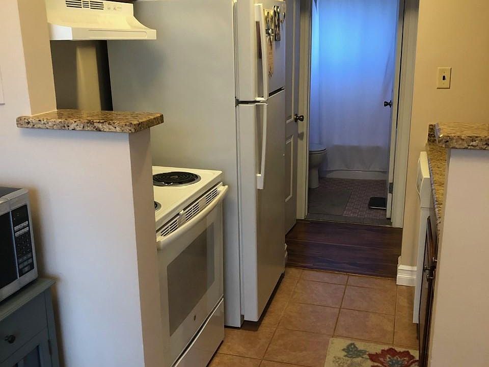 1st image of 1015 Hilldale Dr #1015