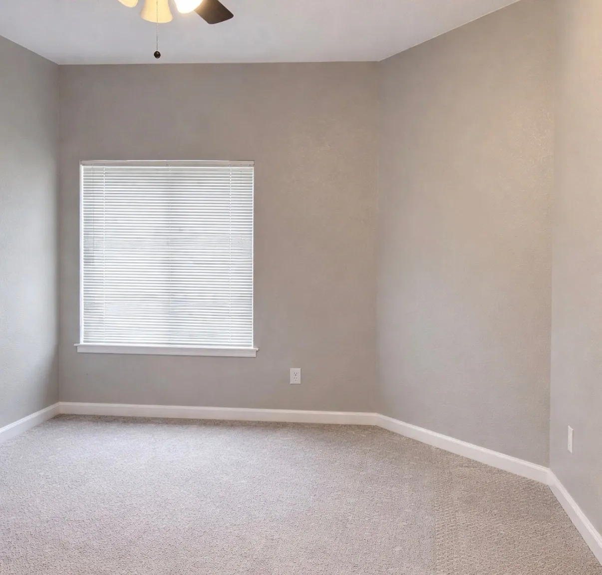 3 bed, 1319 sqft, $2,100 — Photo 2