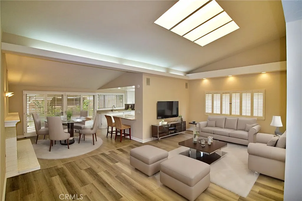 3 bed, 1627 sqft, $4,300 — Photo 3