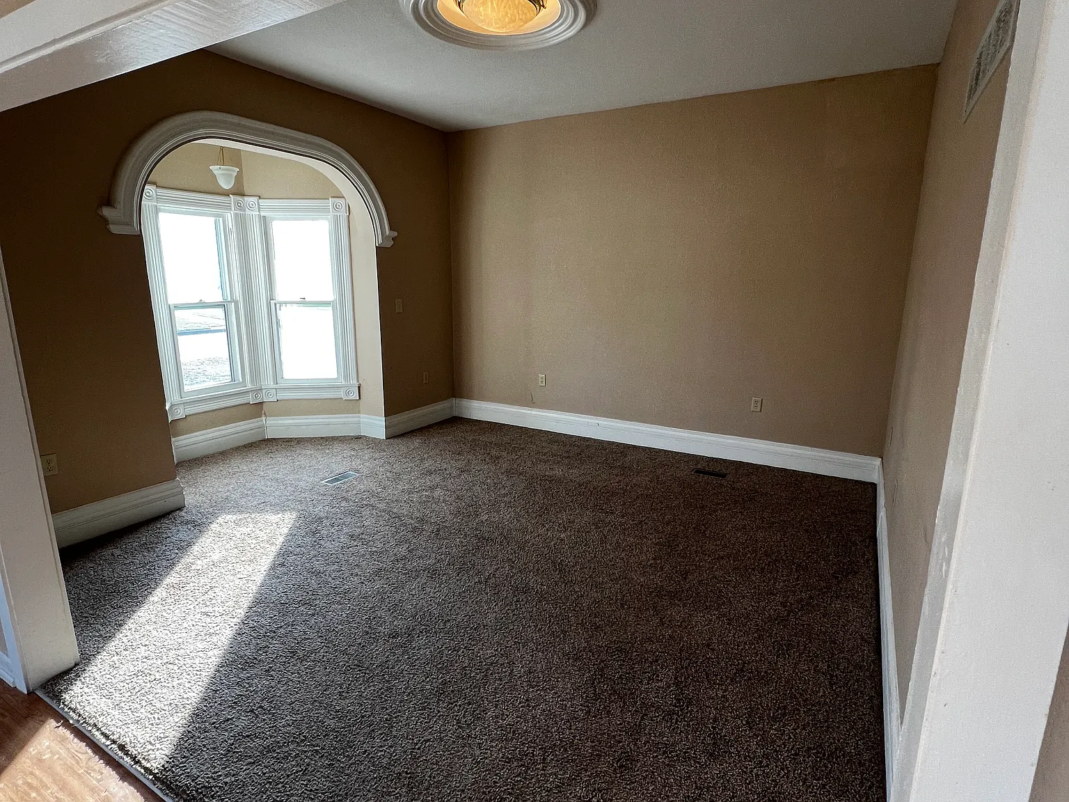 3 bed, 1600 sqft, $1,300 — Photo 3