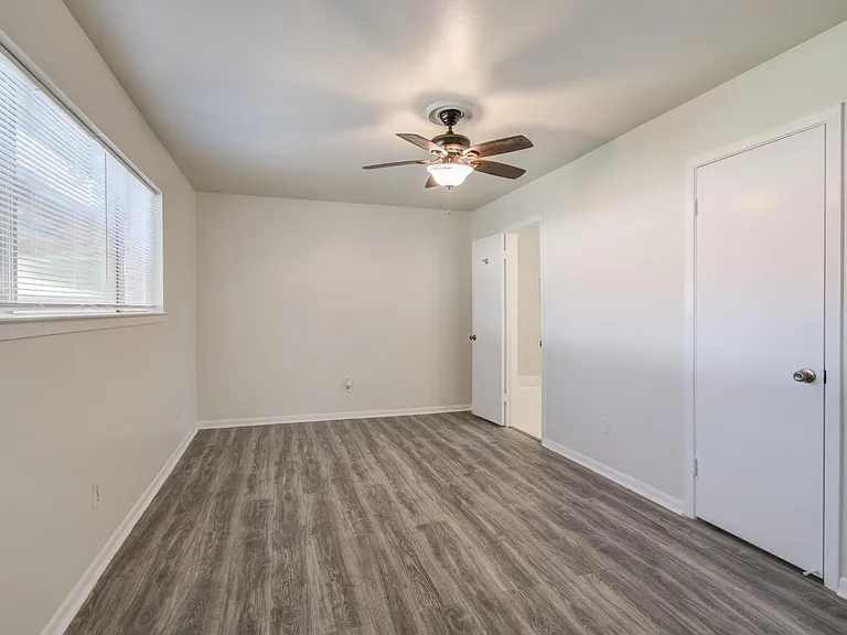 15611 La Casa Ln — Photo 28