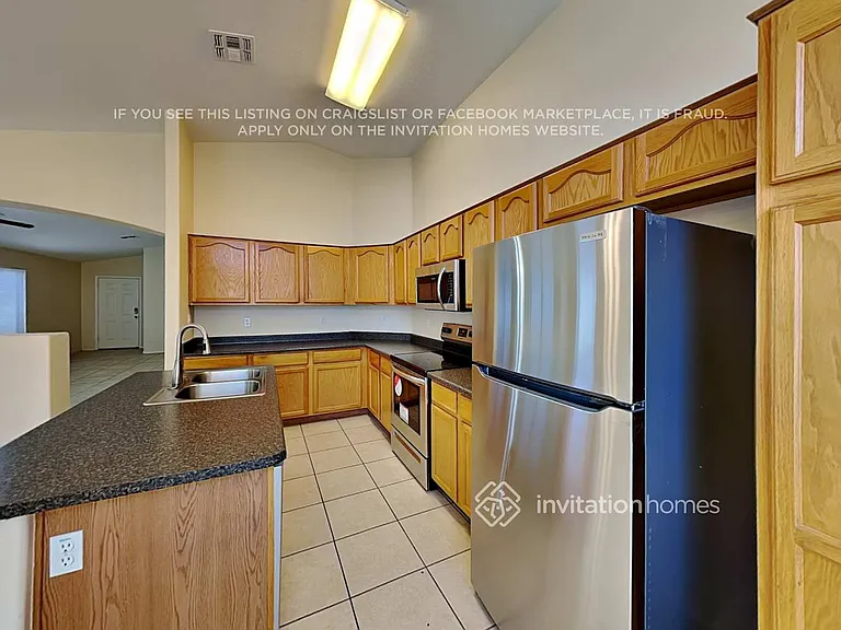 8609 W Mission Ln — Photo 7