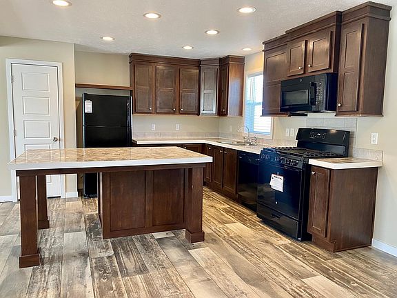 2nd image of 33046 Primrose Ct