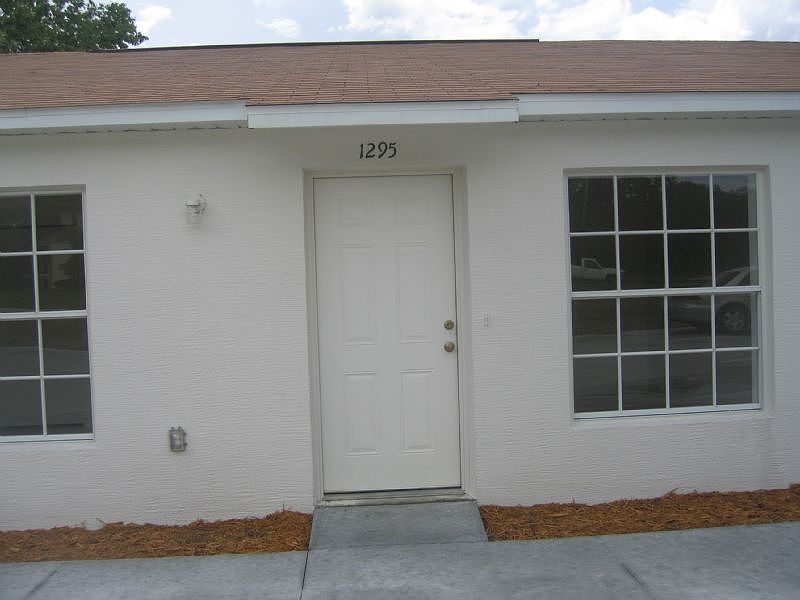 FRONT OF TRIPLEX(MIDDLE UNIT)