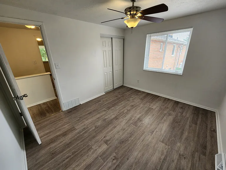 2472 Warren Pkwy — Photo 9