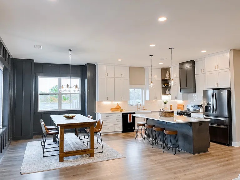111 Legacy Way — Photo 3