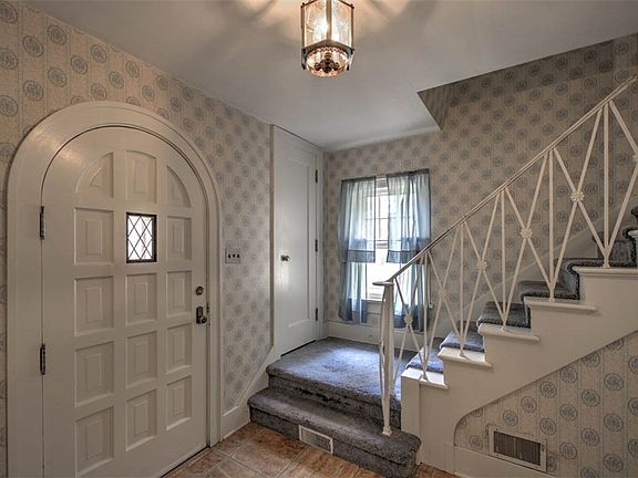 3rd image of 1811 W Main St