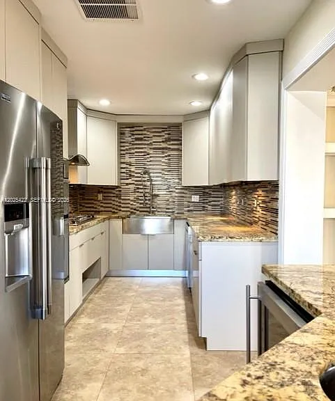 720 N 64th Ave — Photo 12