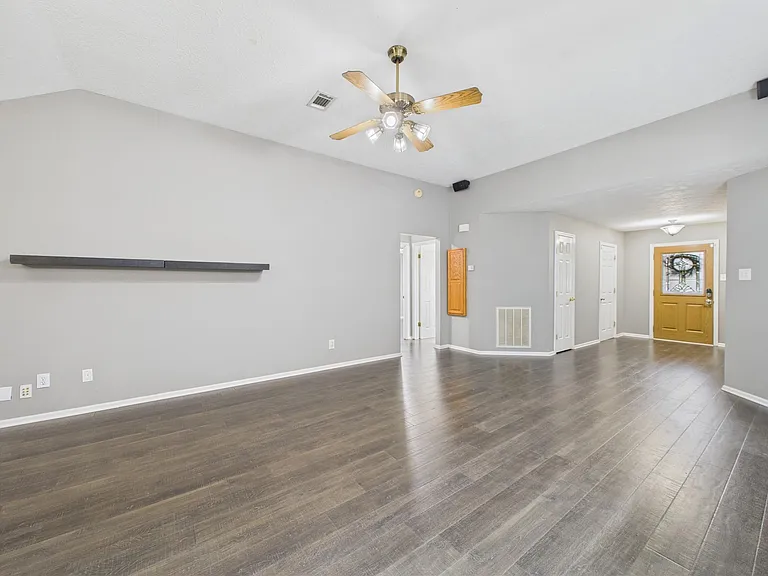 3718 Brookwood Dr — Photo 7