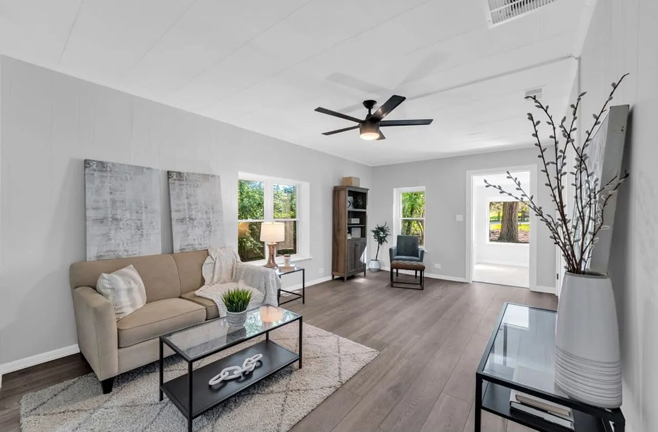 6 bed, 2502 sqft, $9,900 — Photo 1