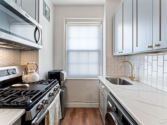3rd image of 840 Bronx River Road #5B