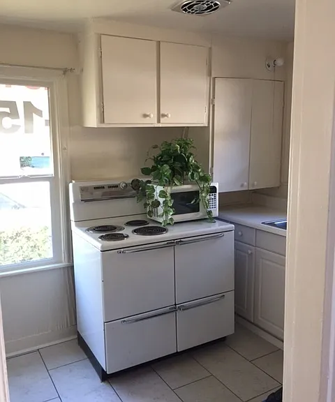 709 NE 43rd St — Photo 15