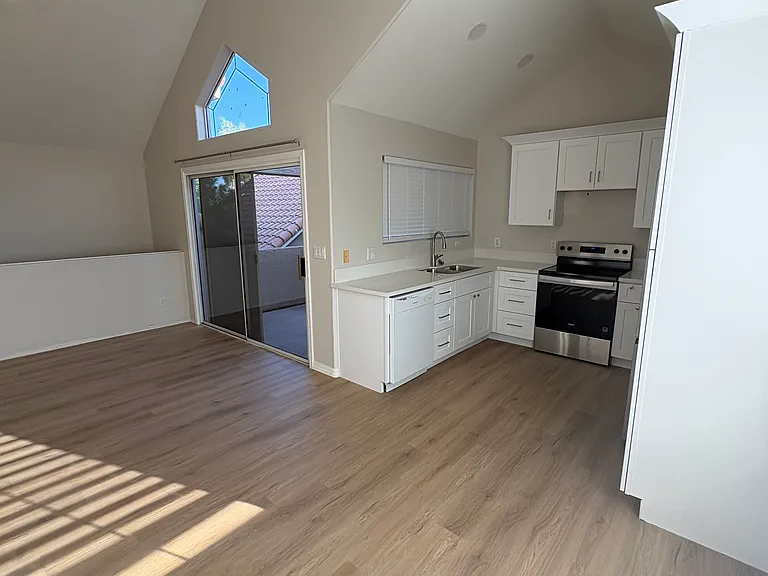 1633 E Lakeside Dr #136 — Photo 6