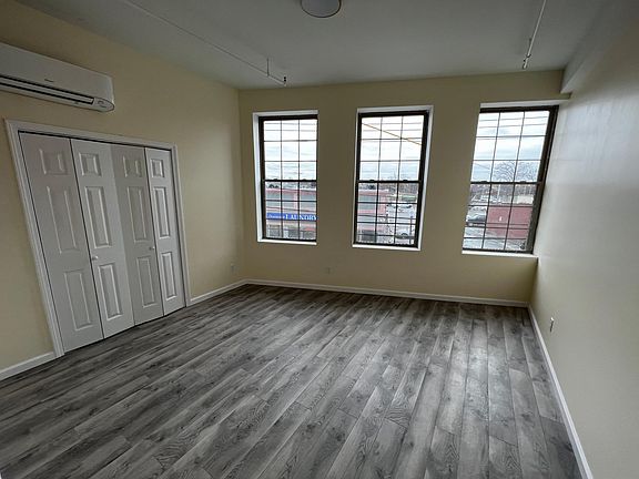 3rd image of 102 North St #3