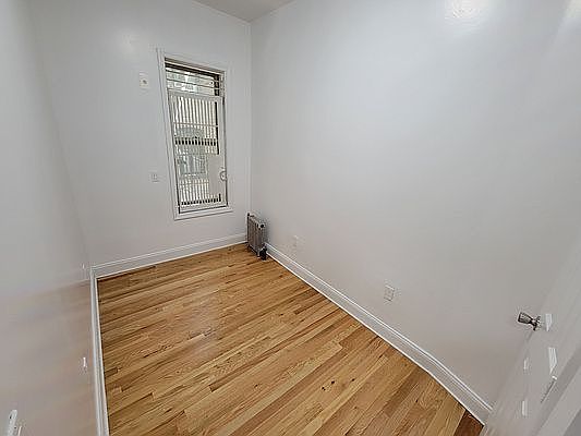 3rd image of 507 W 170th St APT 24