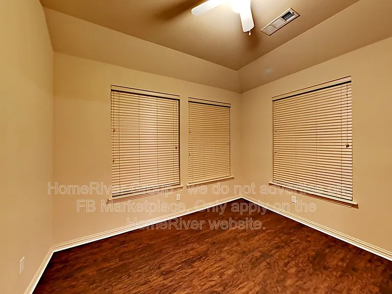 643 E Sandra Ln — Photo 11
