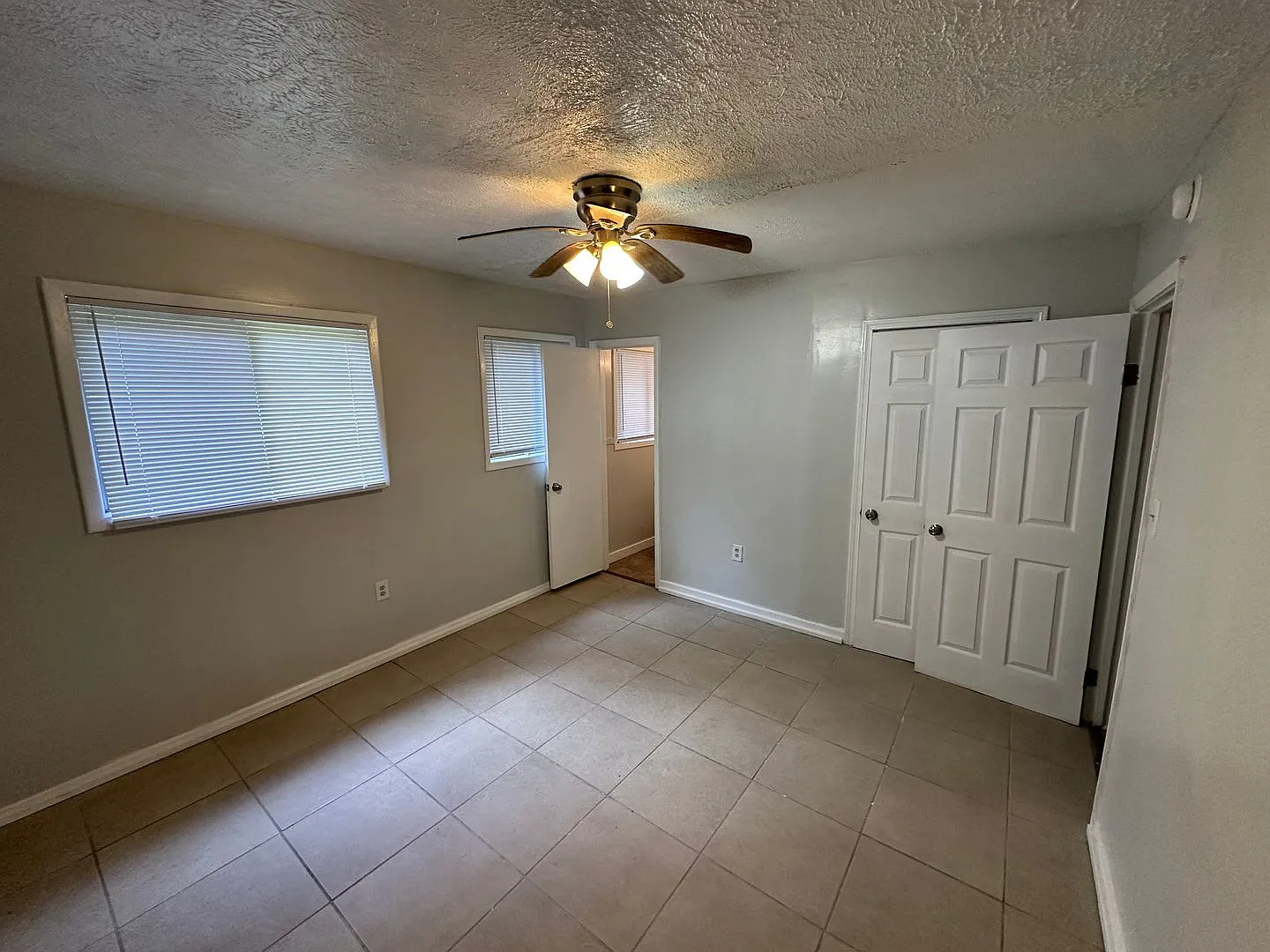 2748 Woodside Dr. - Jackson Ms. 39204 — Photo 2