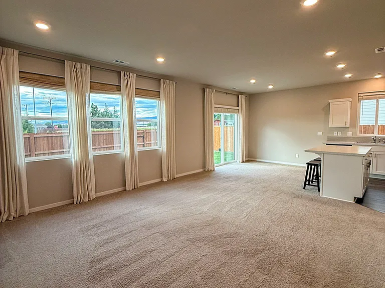 1512 Mustang Ct — Photo 2