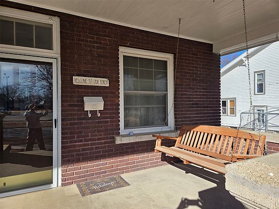 5th image of 207 SW Kent St