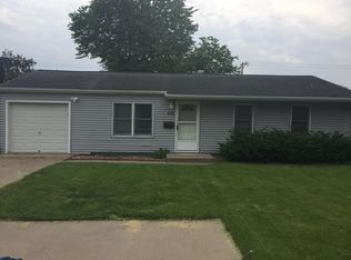 1036 N 12th St, Clinton, IA 52732
