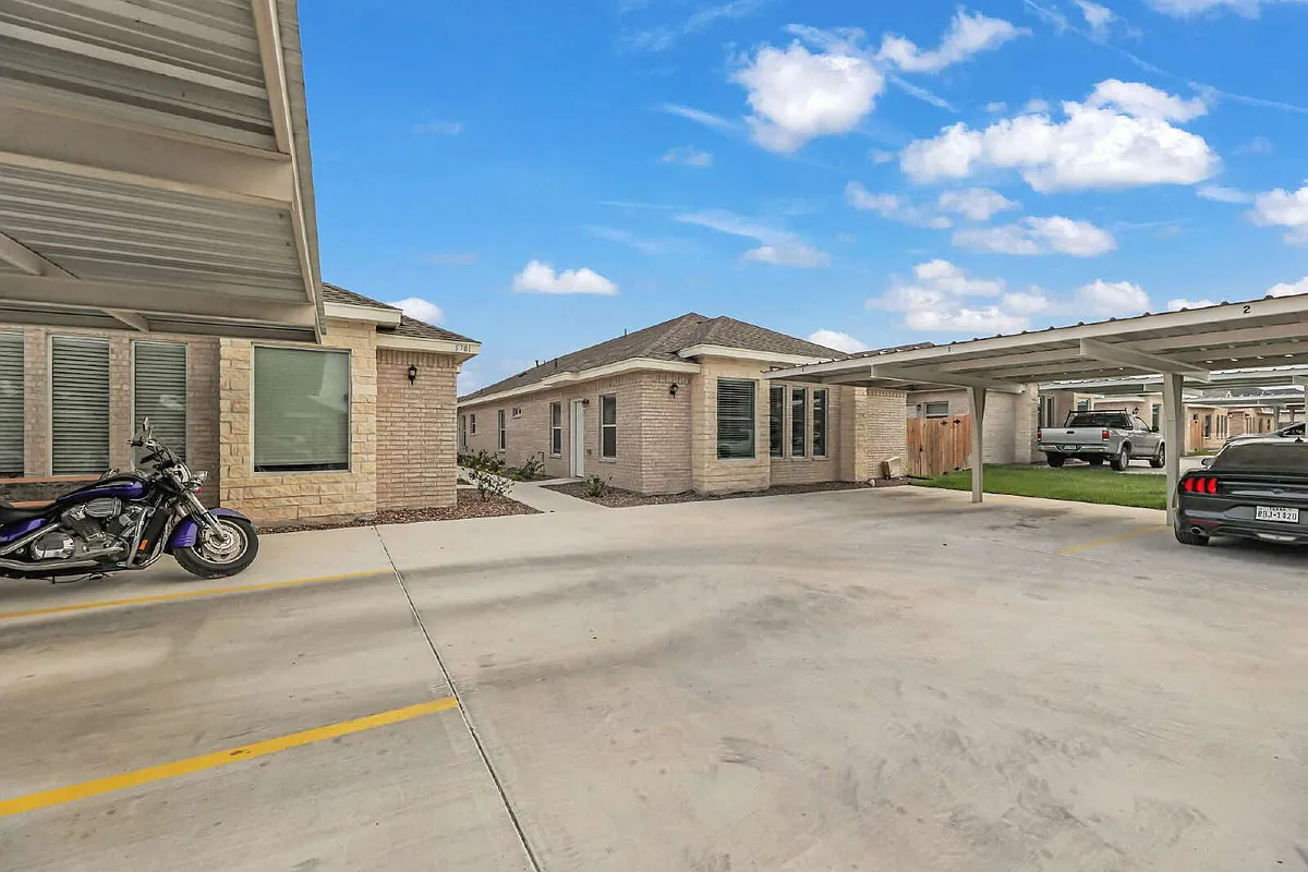 Building Photo - 5701 Nightingale Ave #3