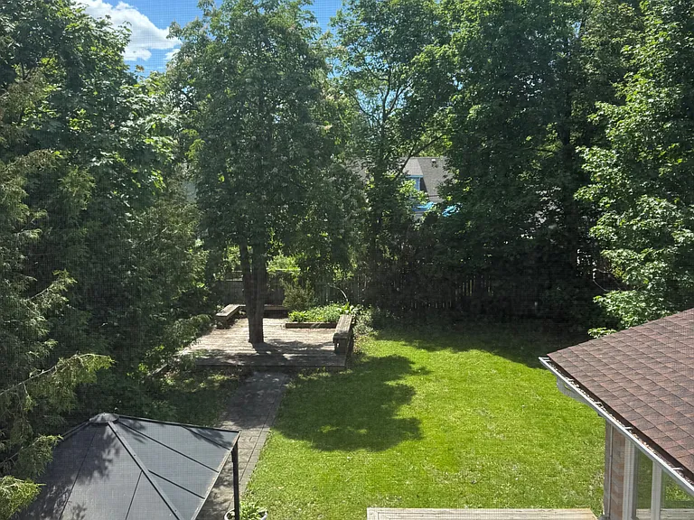 88 Lawrence Ave — Photo 21