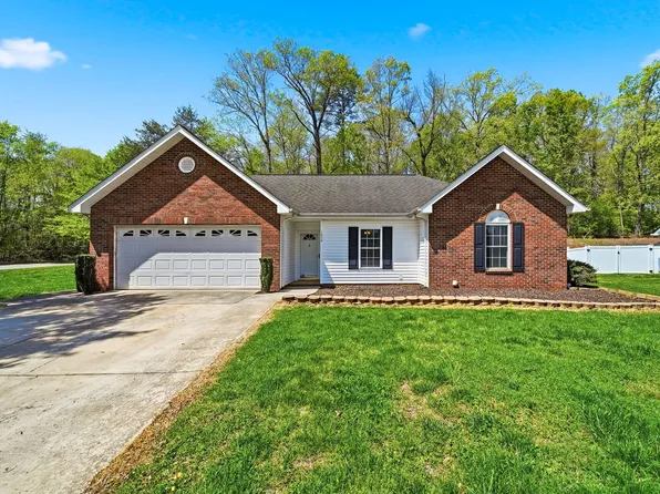 1838 Pipers Ridge Cir NW, Conover, NC 28613