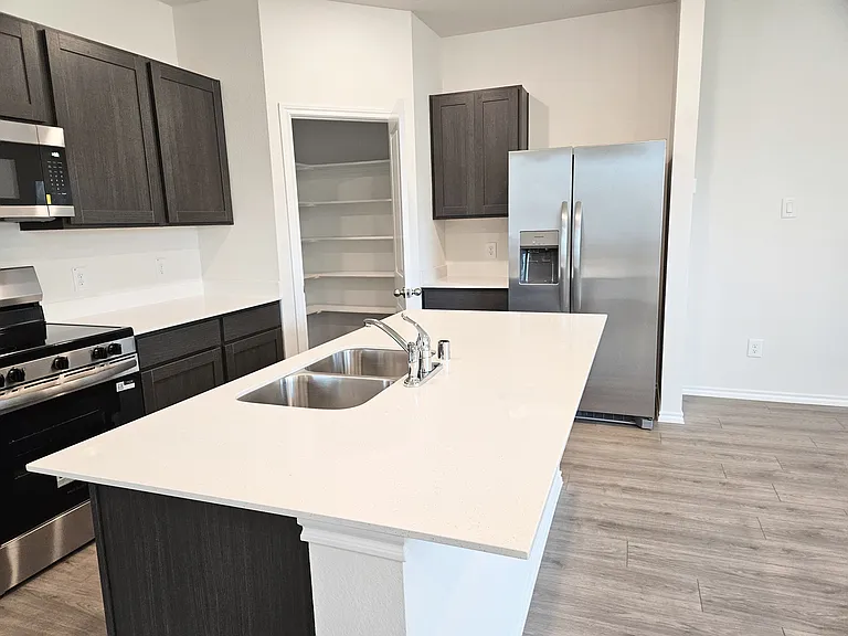 213 Arbor Dr — Photo 5