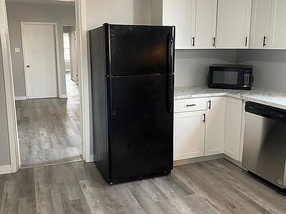 5th image of 42 Niagara St