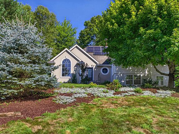 2nd image of 20 Somerset Dr