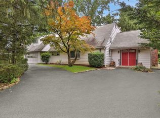 2 Bell Pl, Rye Brook, NY 10573