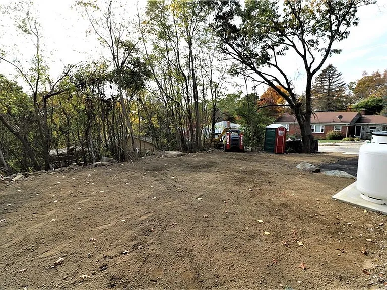 121 Hillcrest Ave — Photo 23